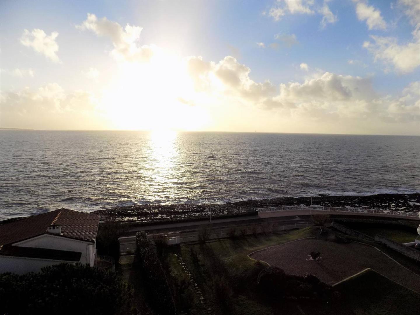 Royan - PLEINE VUE MER pour cet APPARTEMENT classé 2 étoiles - LES TAMARIS Extérieur photo